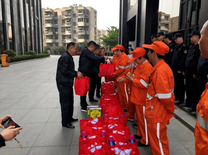 劳动节公司送礼，，劳动节送给环卫工人的礼物？